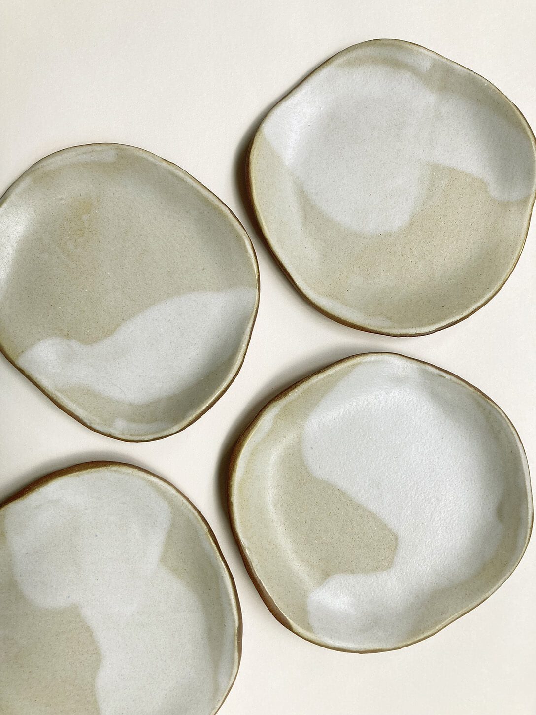 VANILLA STONE DECORATIVE PLATE - SMALL