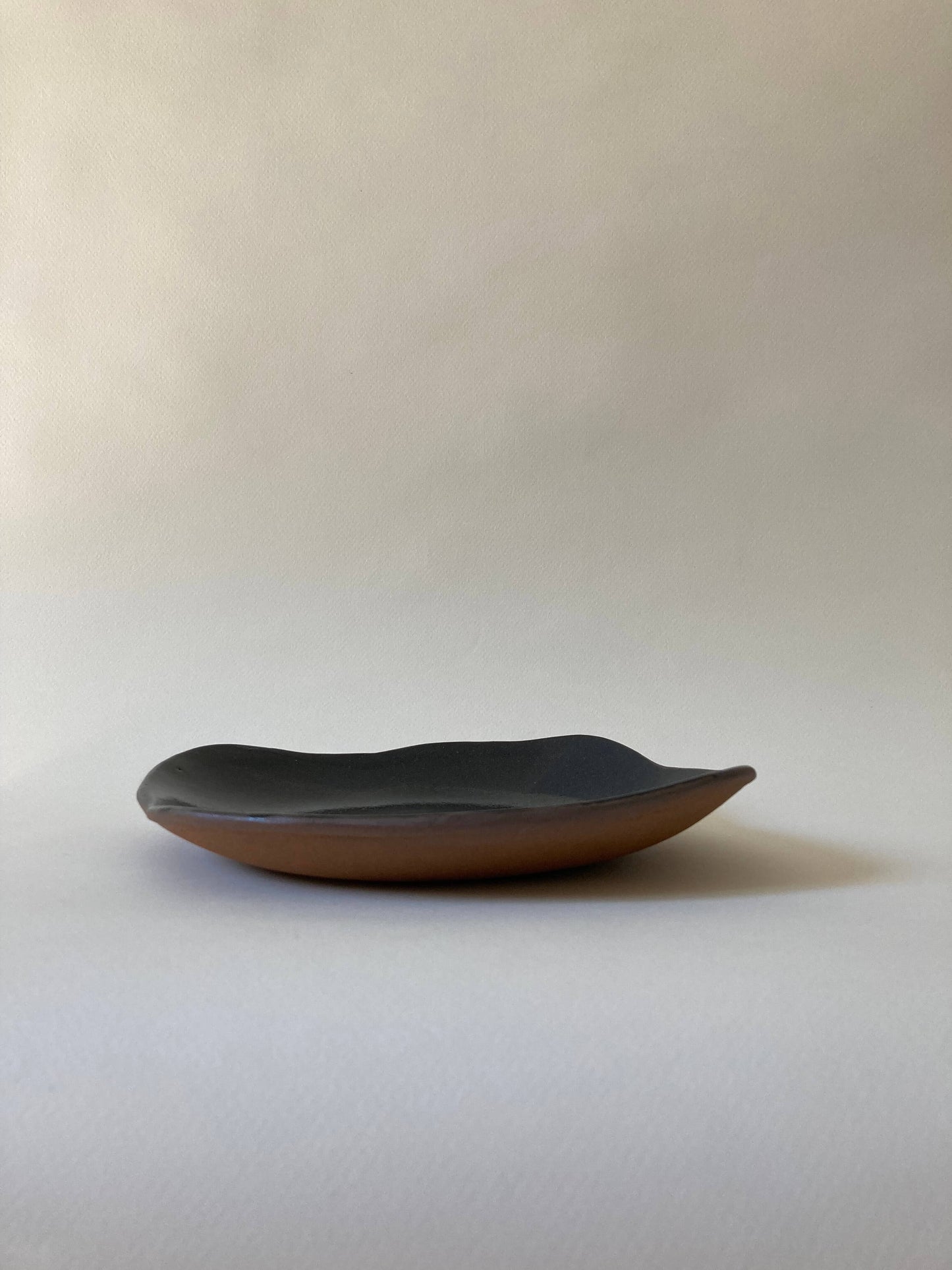 ASSIETTE CREUSE GLACE GLOW - NOIR